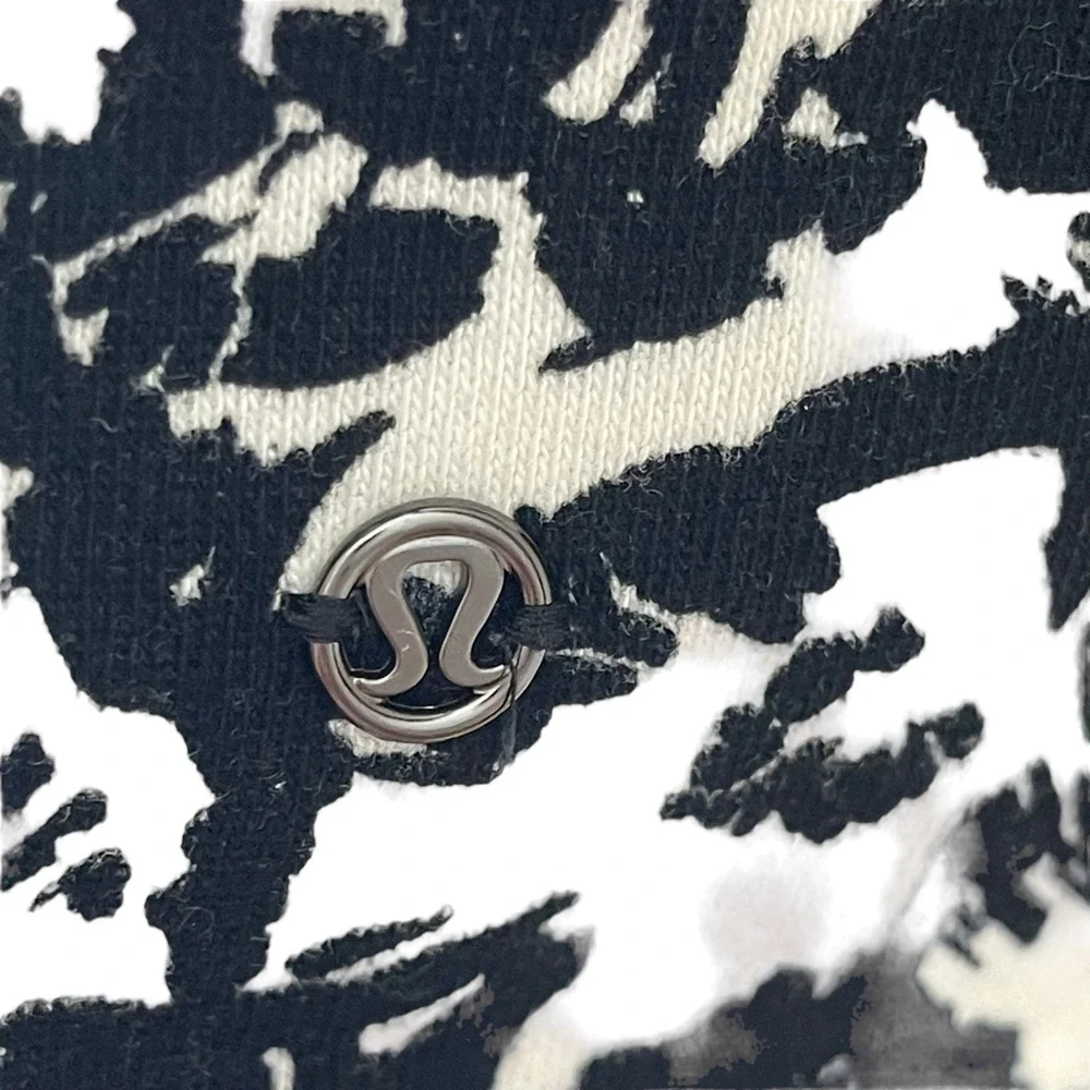 Lululemon Black & White Fleur Sombre Floral Cozy Cuddle Up Full Zip Jack Sz 4 - Picture 11 of 13